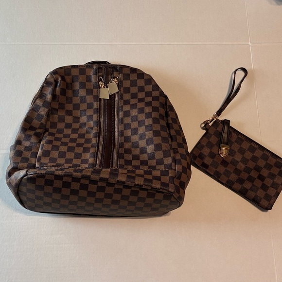 Checkered Backpack - Picture 3 of 11